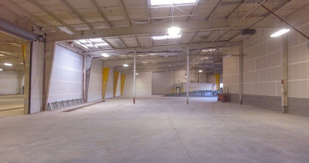 More Photos Of 20495 Murray Rd, Bend Warehouse For Lease