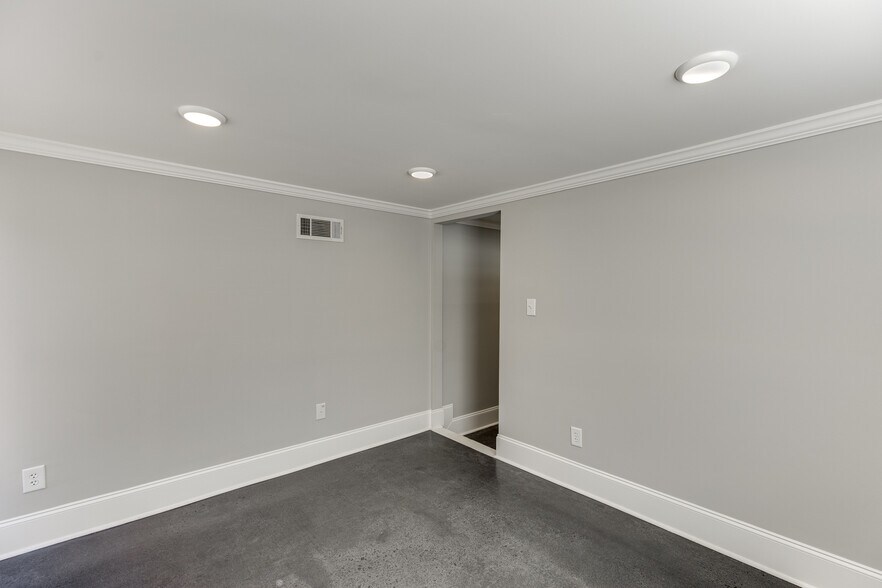 More Photos Of 55 Scott St, Buford Office For Lease