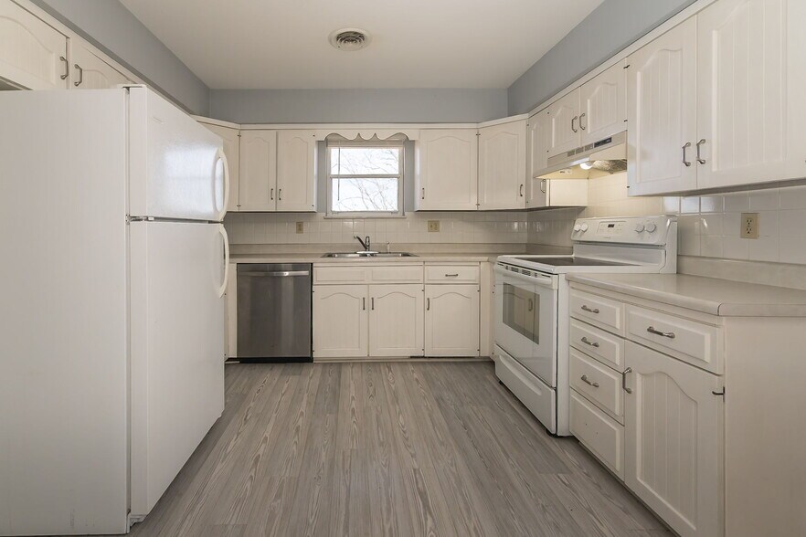 More Photos Of 3166 Highway B, Berger Winery Vineyard For Sale
