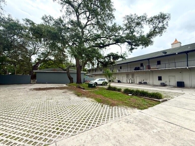 More Photos Of 1005 W Busch Blvd, Tampa Office For Sale