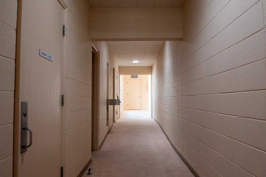 More Photos Of 605 S Riverside Dr, Palm Springs Religious Facility For Sale