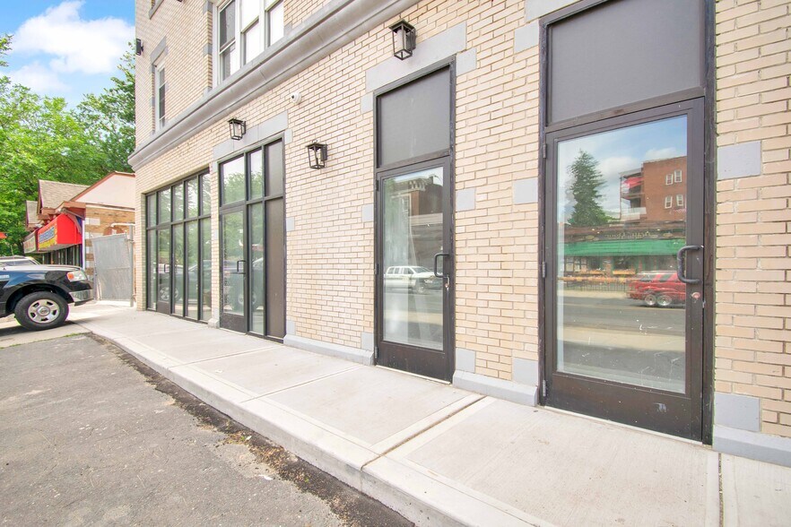 More Photos Of 479 Farmington Ave, Hartford Storefront Retail Residential For Lease
