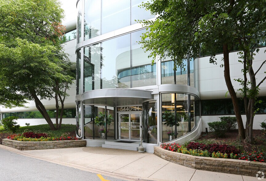 More Photos Of 5440 N Cumberland Ave, Chicago Office For Lease