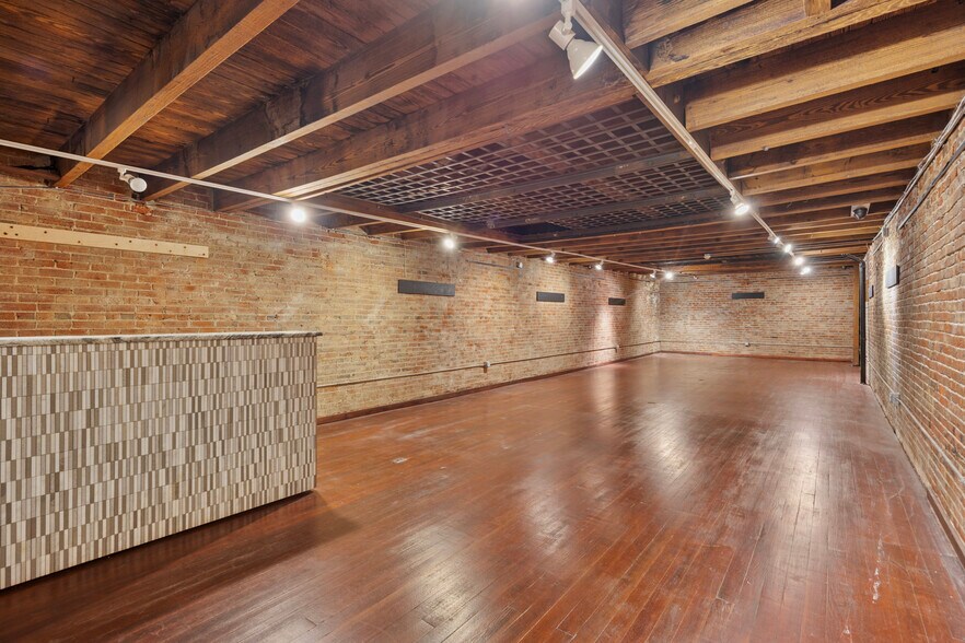 More Photos Of 27 N 2nd St, Philadelphia General Retail For Lease