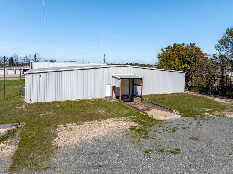 More Photos Of 640 E Washington Ave, Ashburn Freestanding For Sale