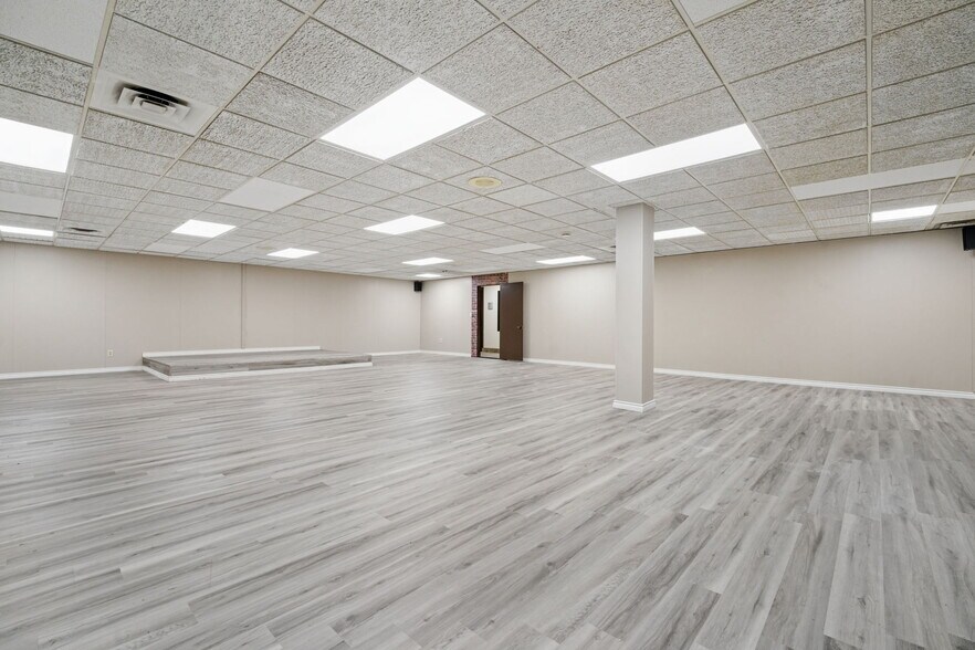 More Photos Of 4770 Indianola Ave, Columbus Office For Sale