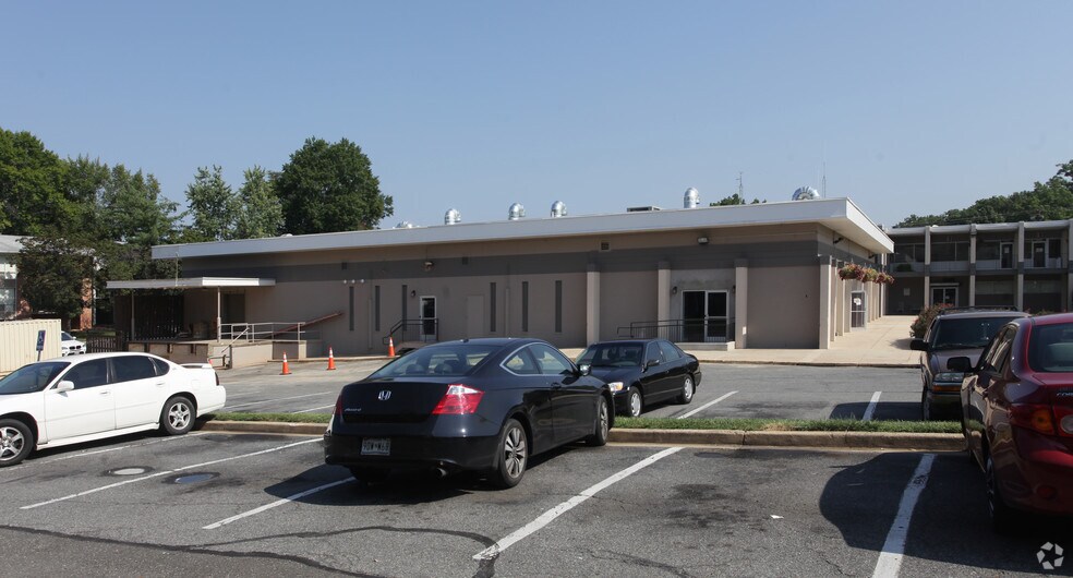 More Photos Of 9220 Springhill Ln, Greenbelt Freestanding For Lease