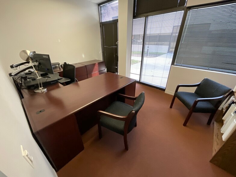 More Photos Of 2505 S Finley Rd, Lombard Office For Sale