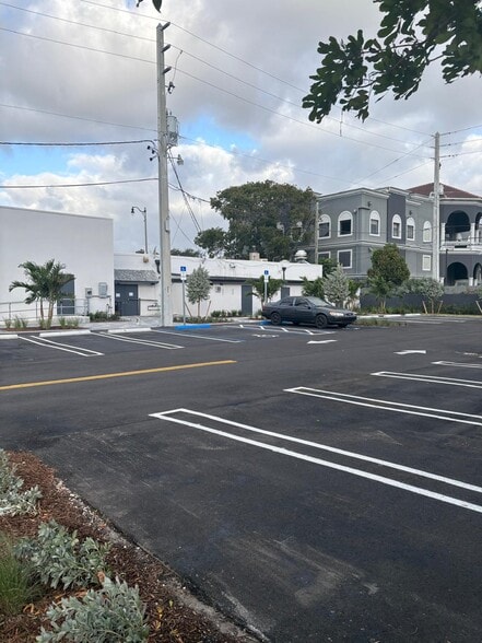 More Photos Of 2215 N Federal Hwy, Hollywood Restaurant For Lease