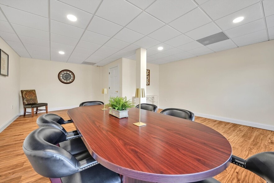 More Photos Of 31 N Spruce St, Elizabethtown Office Residential For Lease