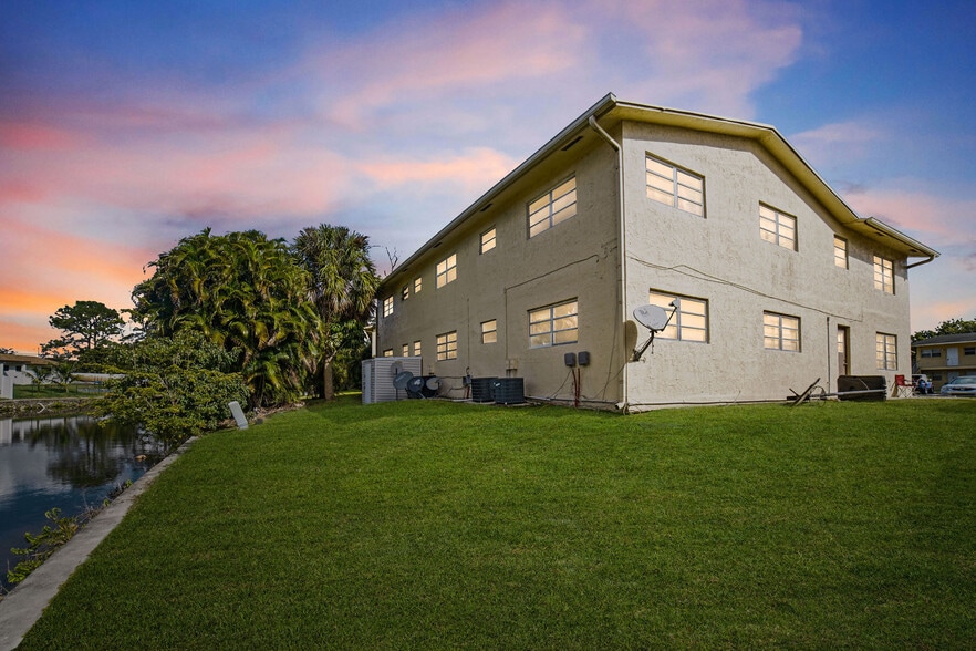 More Photos Of 461 Sunshine Dr, Coconut Creek Apartments For Sale