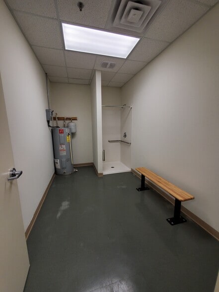 More Photos Of 3619 Richmond Hwy, Stafford Light Distribution For Sale