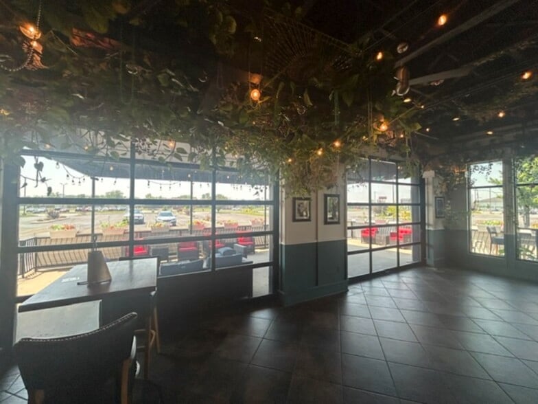 More Photos Of 8239 Georgia St, Merrillville Restaurant For Lease