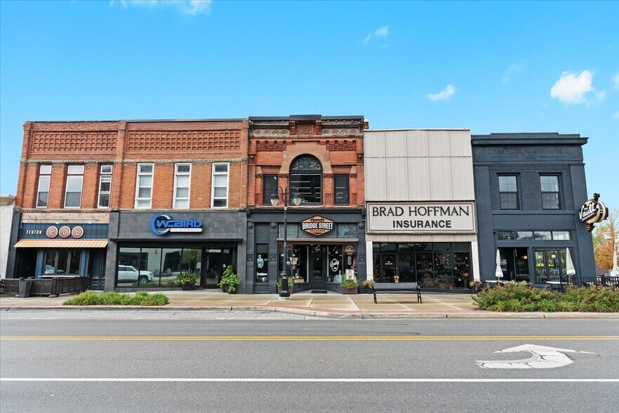 Primary Photo Of 104 S Leroy St, Fenton Storefront Retail Residential For Sale