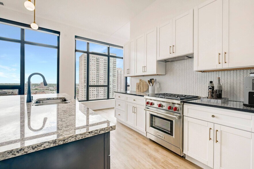 More Photos Of 615 S 8th St, Minneapolis Apartments For Lease