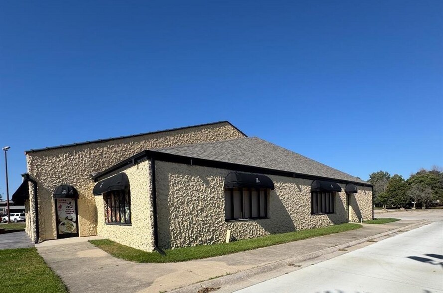 More Photos Of 2960 4th St SW, Mason City Restaurant For Sale