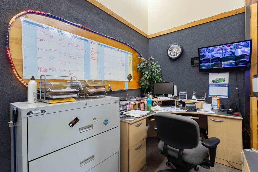 More Photos Of 7007 W Colfax Ave, Denver Freestanding For Sale