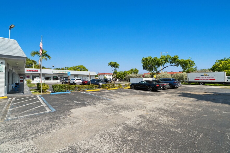 More Photos Of 265 S Federal Hwy, Dania Beach Storefront For Sale