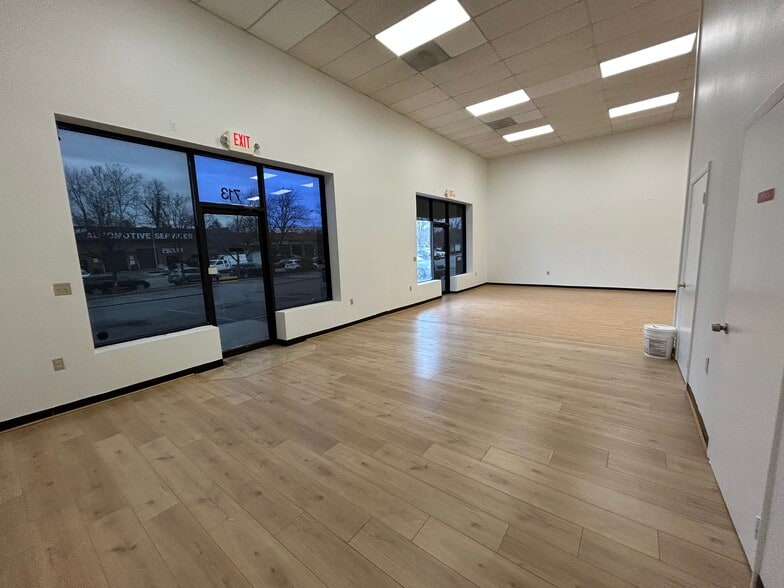 More Photos Of 713-741 Cady Dr, Fort Washington Storefront Retail Office For Lease