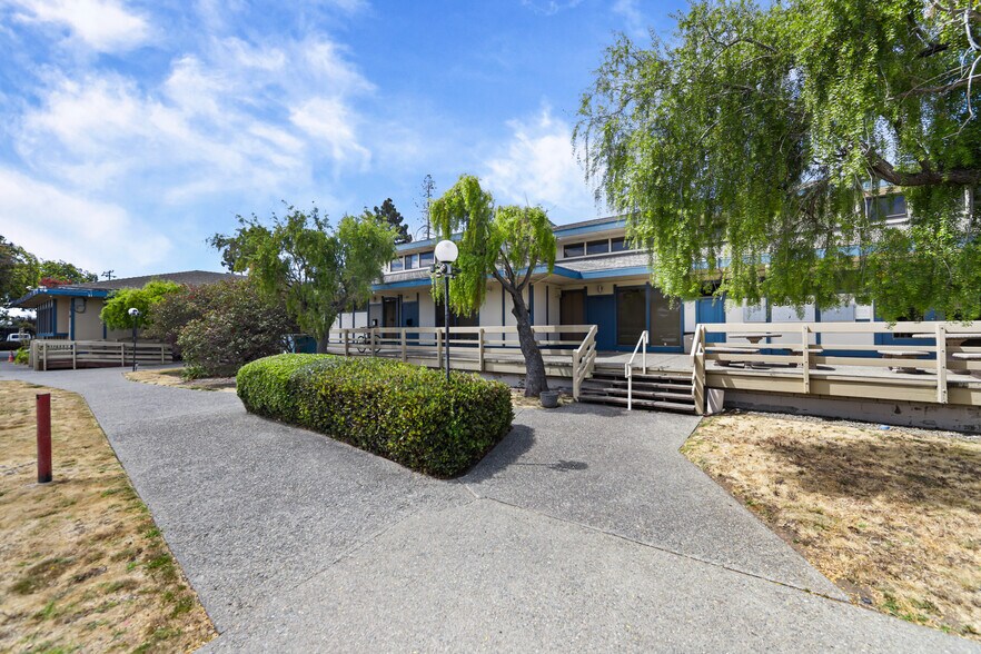 More Photos Of 300 Pendleton Way, Oakland Office For Sale