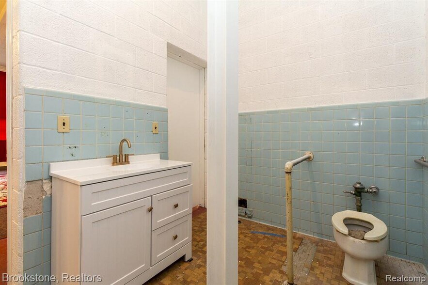 More Photos Of 22021 Memphis Ave, Warren Lodge Meeting Hall For Sale