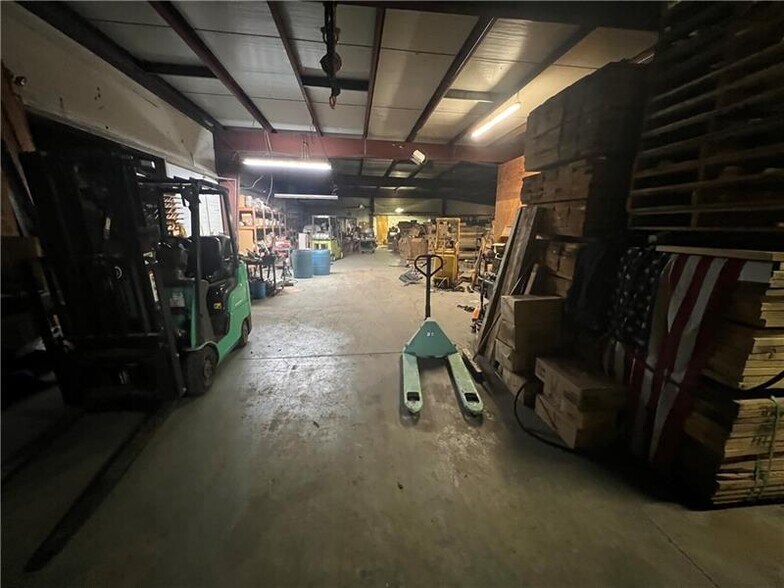 More Photos Of 657 Northgate Cir, New Castle Warehouse For Sale
