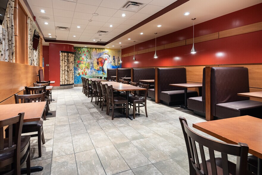 More Photos Of 2464-2466 St Bélanger, Montréal General Retail For Sale