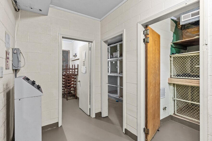 More Photos Of 3522 James B White Hwy, Whiteville Veterinarian Kennel For Sale