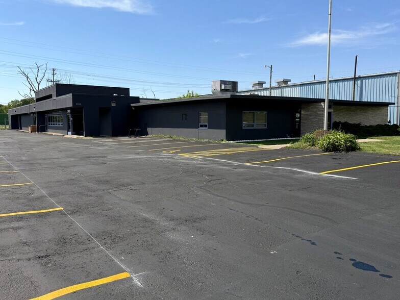 More Photos Of 2250 Pennsylvania Ave, Madison Veterinarian Kennel For Sale
