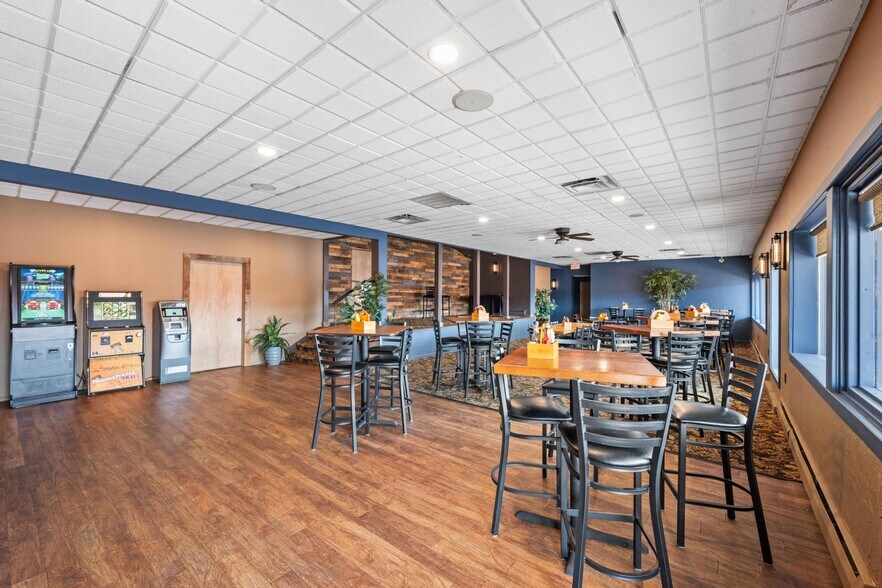 More Photos Of 31 Lakeside Dr, Harveys Lake Restaurant For Sale