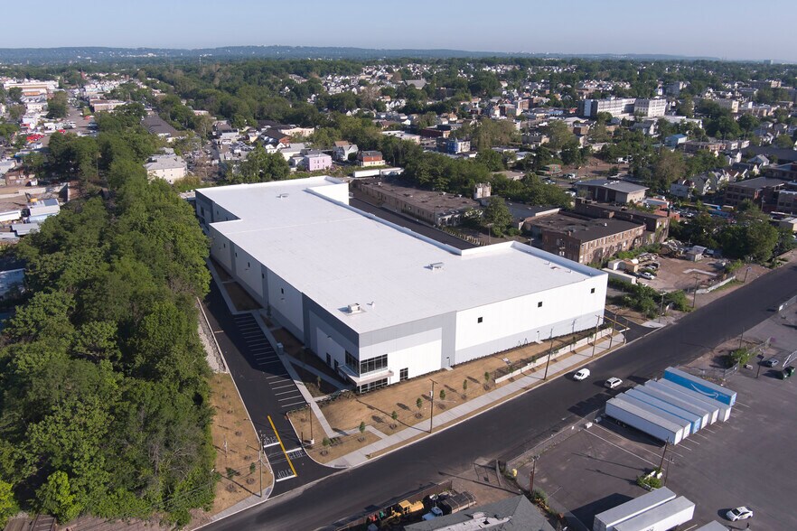 More Photos Of 2125 McCarter Hwy, Newark Warehouse For Lease