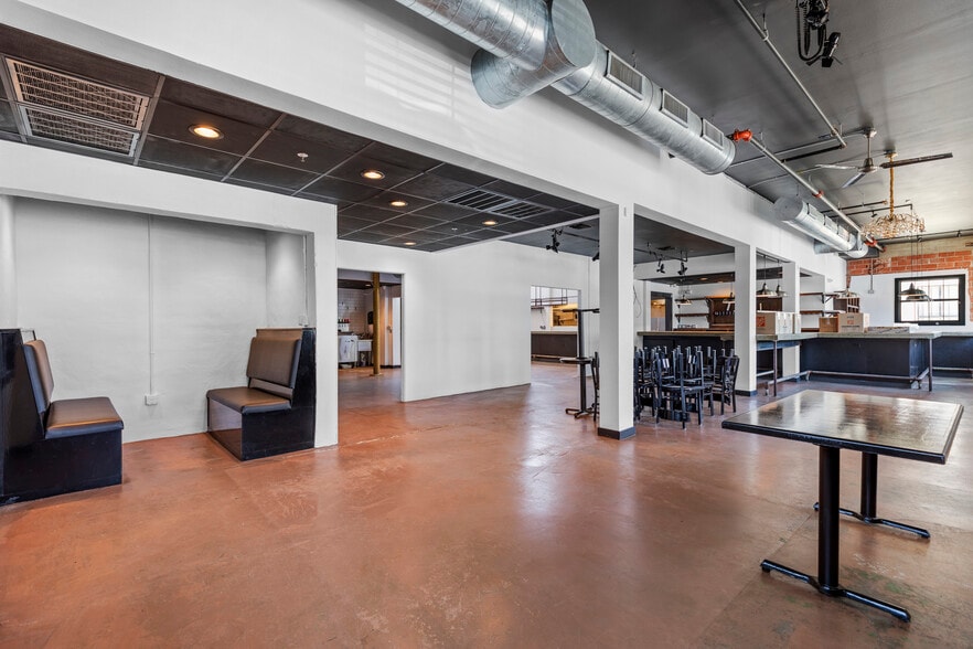 More Photos Of 208 S Castell Ave, New Braunfels Restaurant For Lease