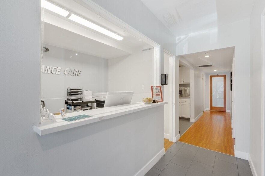 More Photos Of 10738 Riverside Dr, North Hollywood Medical For Lease