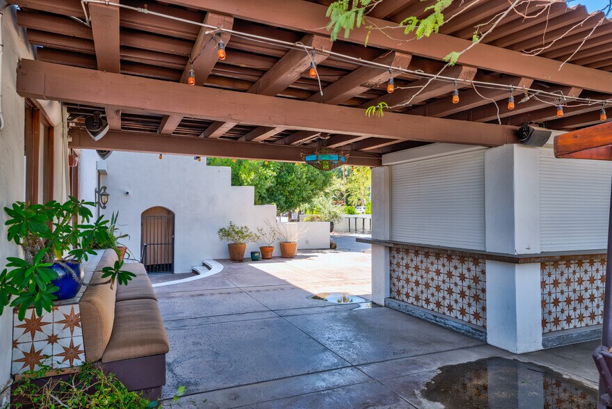 More Photos Of 369 N Palm Canyon Dr, Palm Springs Restaurant For Lease