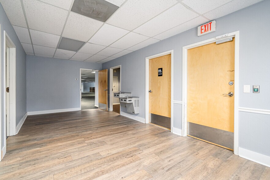 More Photos Of 617 Mulberry St, Elizabethtown Office For Sale