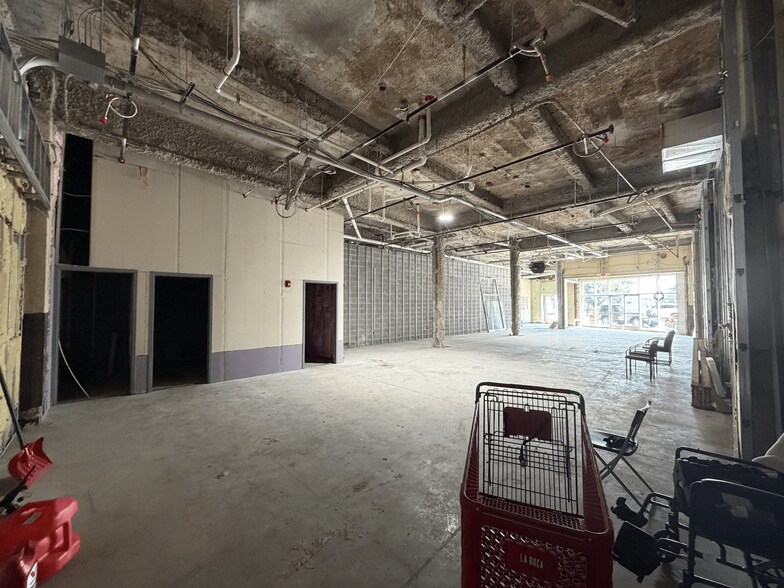 More Photos Of 3100 Bergenline Ave, Union City Office Residential For Lease