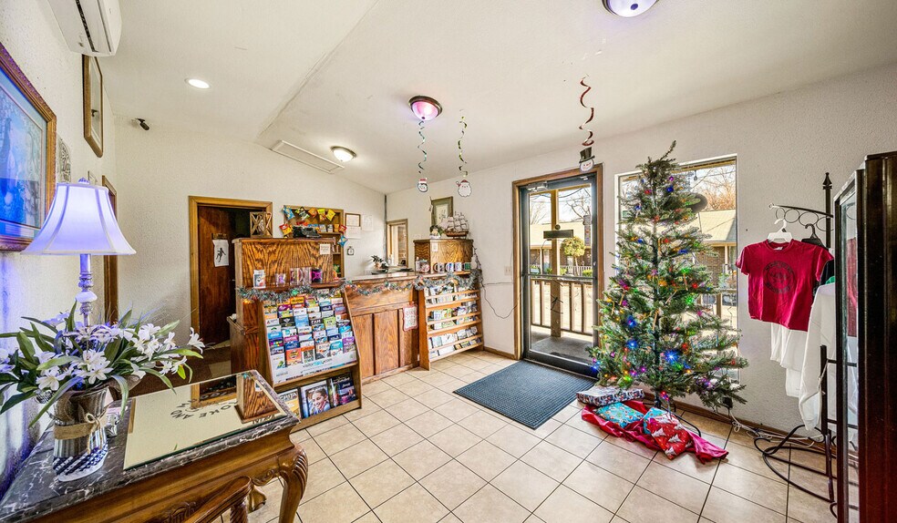 More Photos Of 2600 S Muskogee Ave, Tahlequah Hotel For Sale