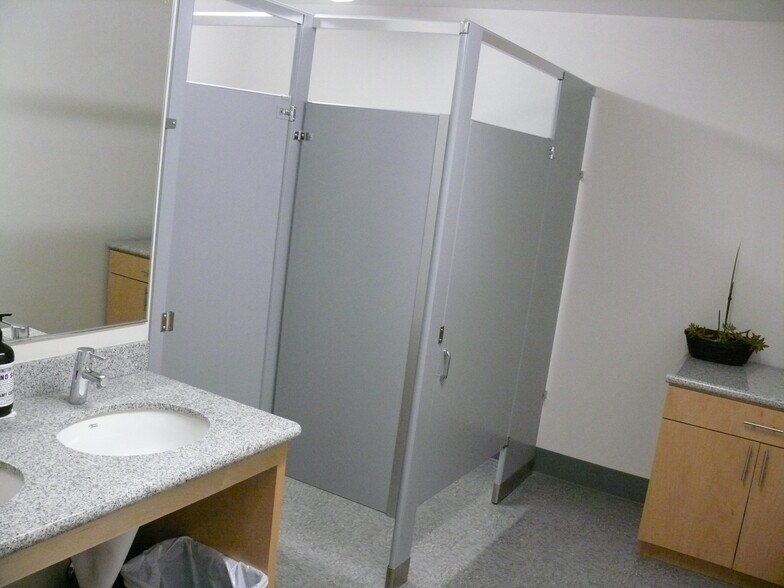 More Photos Of 719 N Victory Blvd, Burbank Office For Lease