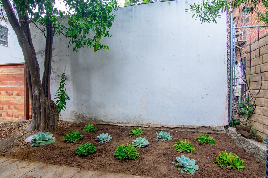 More Photos Of 1732 N Wilton Pl, Los Angeles Apartments For Sale