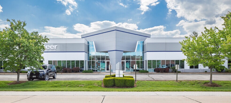 More Photos Of 635 Trade Center Blvd, Chesterfield Flex For Sale