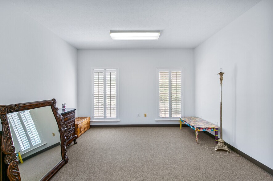 More Photos Of 407 Orchard Park, Ridgeland Office Residential For Sale