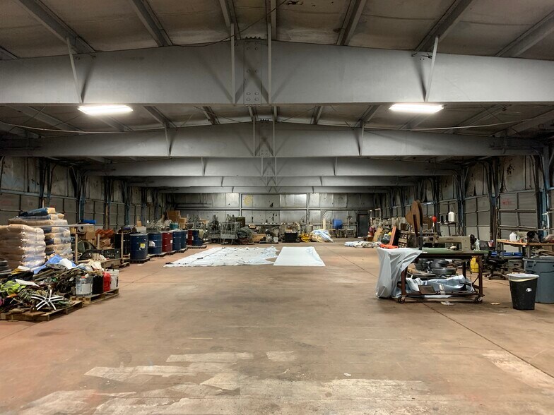 More Photos Of 2435 W Pike St, Houston Distribution For Sale