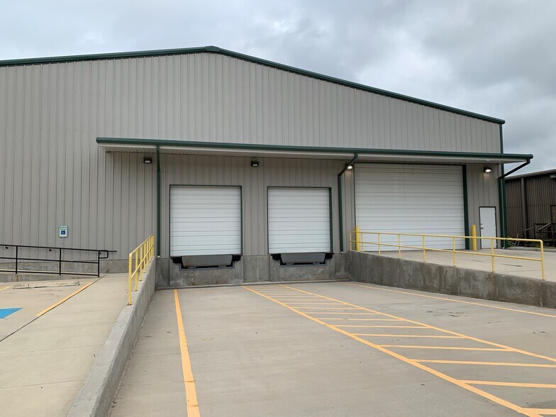 More Photos Of 5457 W Davis St, Conroe Unknown For Lease