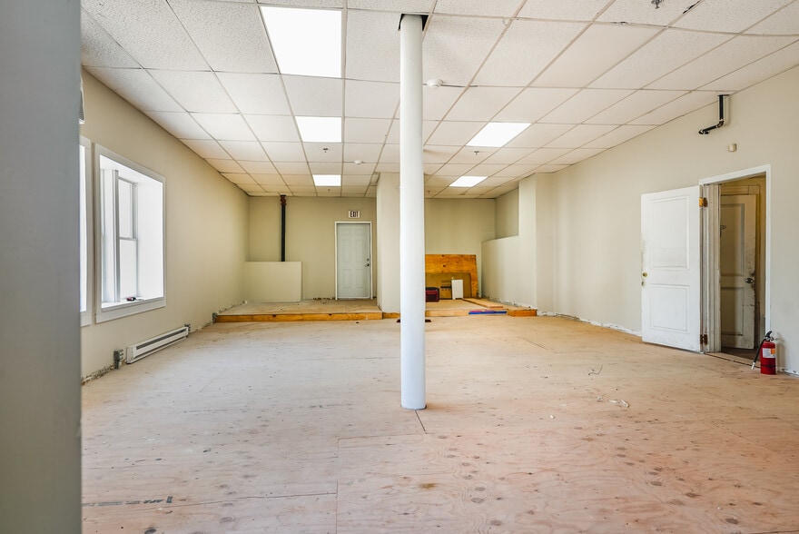 More Photos Of 639-647 County St, New Bedford Apartments For Lease