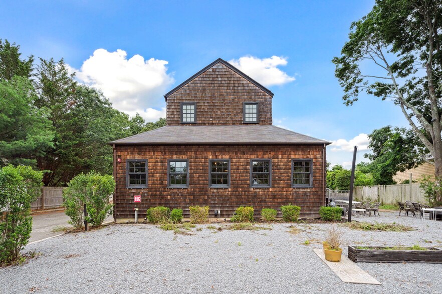 More Photos Of 203 Bridgehampton Tpke, Bridgehampton Restaurant For Lease