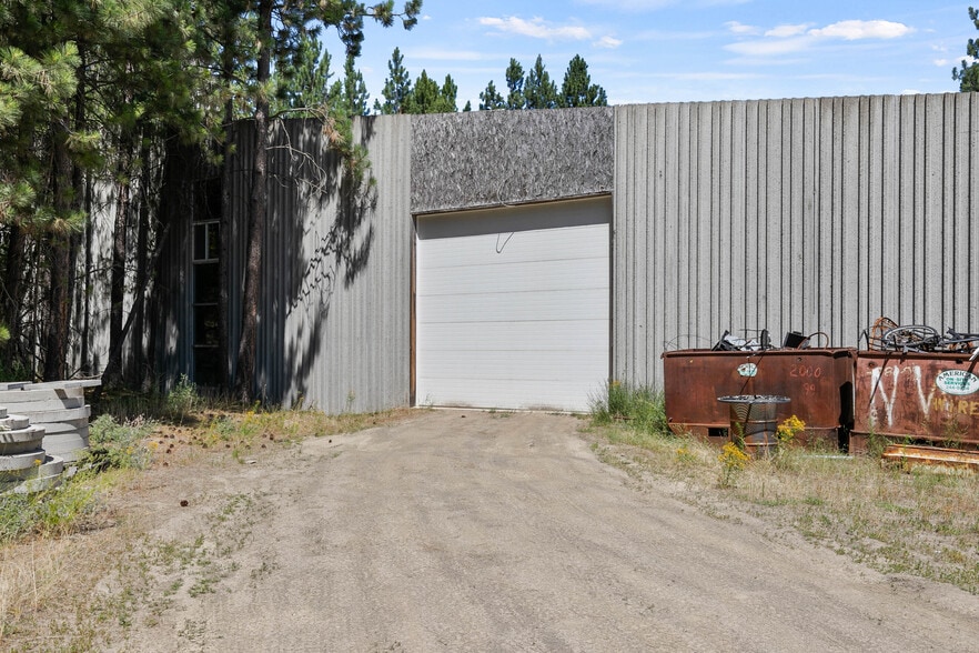More Photos Of 5910 Park, Marshall Warehouse For Lease