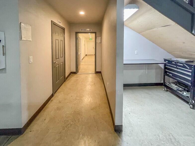 More Photos Of 1625 W Duke Rd, Sutherlin Warehouse For Sale
