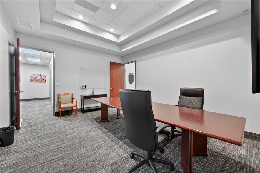More Photos Of 7060 N Fresno St, Fresno Office For Lease