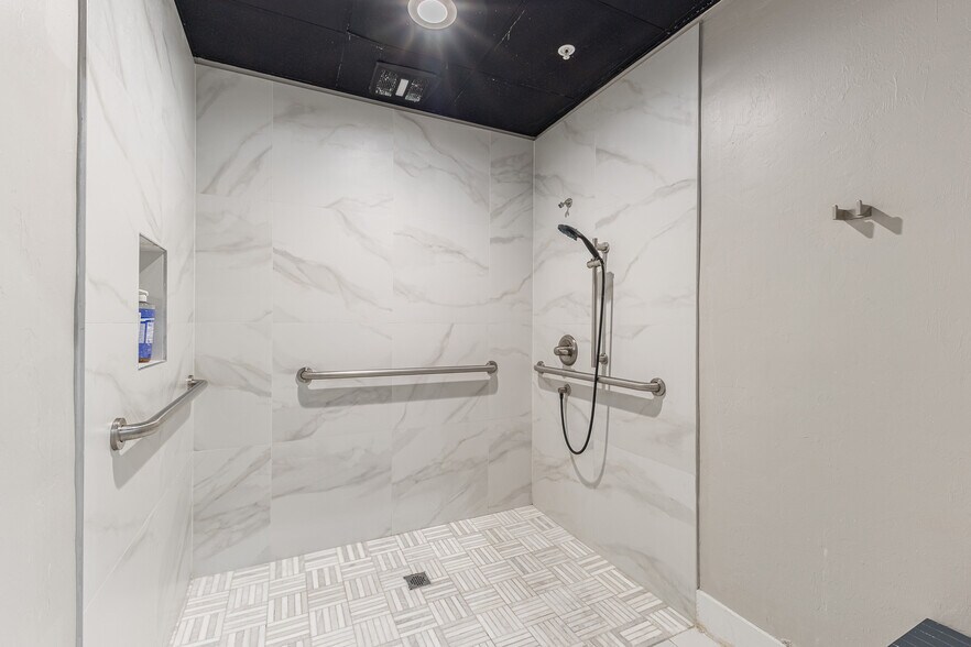 More Photos Of 15751 San Carlos Blvd, Fort Myers Storefront Retail Office For Lease