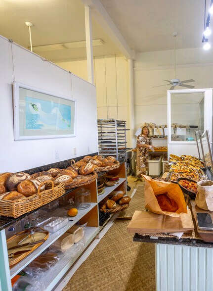 More Photos Of 260 Kamehameha Ave, Hilo Storefront For Sale